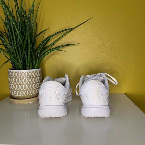 WHITE RUNNING SHOES - Picture 4 of 7